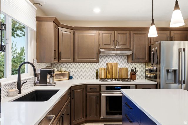 1112 E EAGLE RIDGE CIR, Sandy, UT 84094