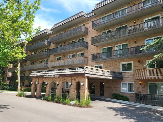 505 Redondo Drive 108, Downers Grove, IL 60515