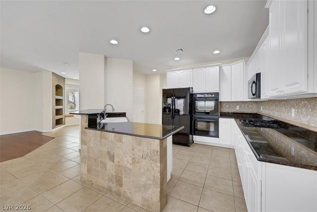 290 Spectacular Street, Henderson, NV 89052