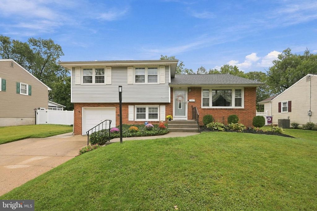 207 MASSACHUSETTS AVE, Cherry Hill, NJ 08002