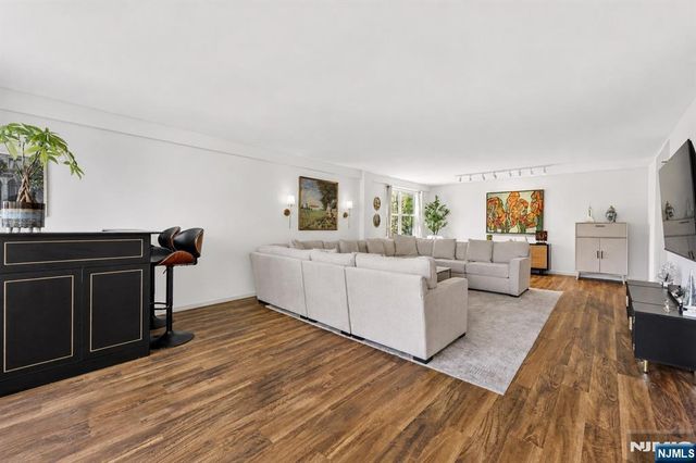926 Bloomfield Avenue 3A, Glen Ridge, NJ 07028