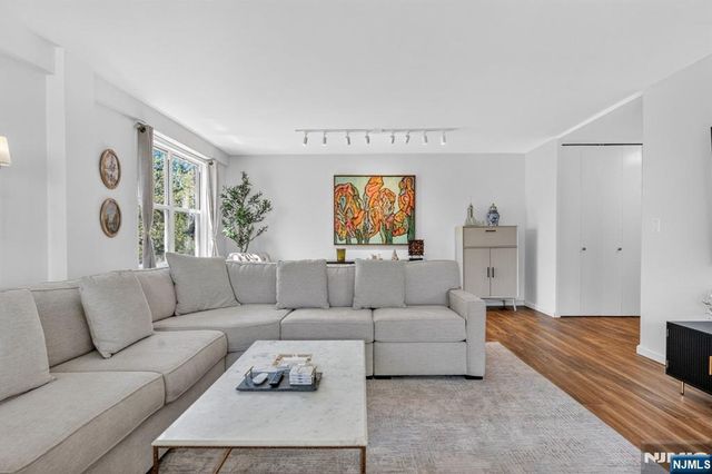 926 Bloomfield Avenue 3A, Glen Ridge, NJ 07028
