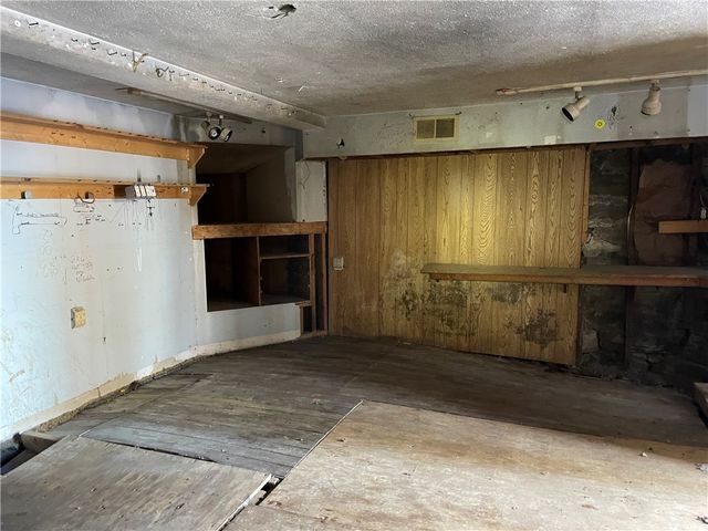 1150 Morrelle Ave, East Mc Keesport, PA 15035