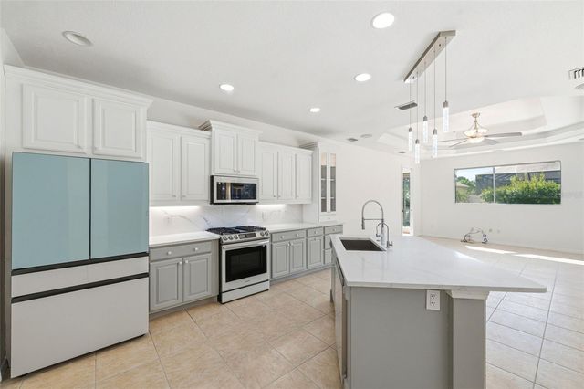 6611 CHICKADEE LANE, Bradenton, FL 34202