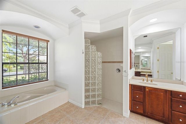 6611 CHICKADEE LANE, Bradenton, FL 34202