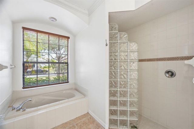 6611 CHICKADEE LANE, Bradenton, FL 34202