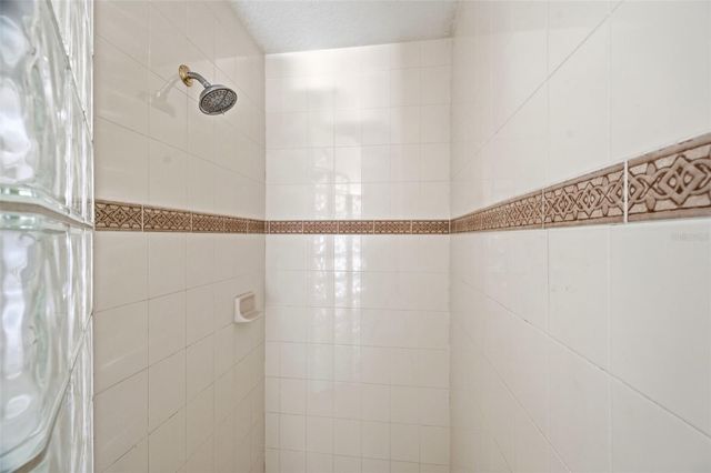 6611 CHICKADEE LANE, Bradenton, FL 34202