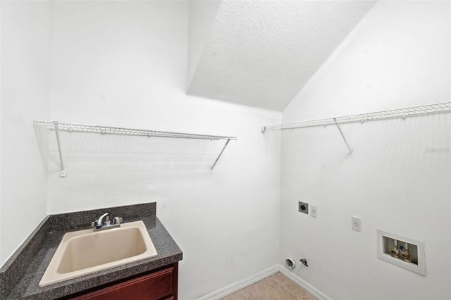 6611 CHICKADEE LANE, Bradenton, FL 34202