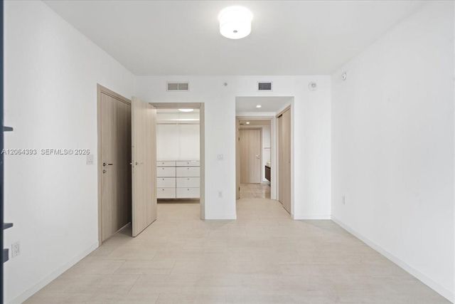 1000 Brickell Plz 3303, Miami, FL 33131