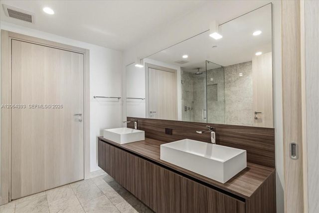 1000 Brickell Plz 3303, Miami, FL 33131