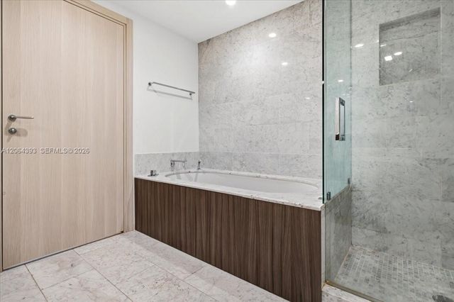 1000 Brickell Plz 3303, Miami, FL 33131