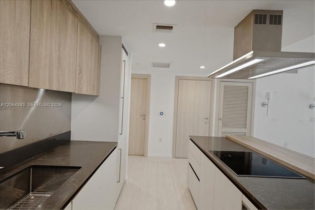 1000 Brickell Plz 3303, Miami, FL 33131