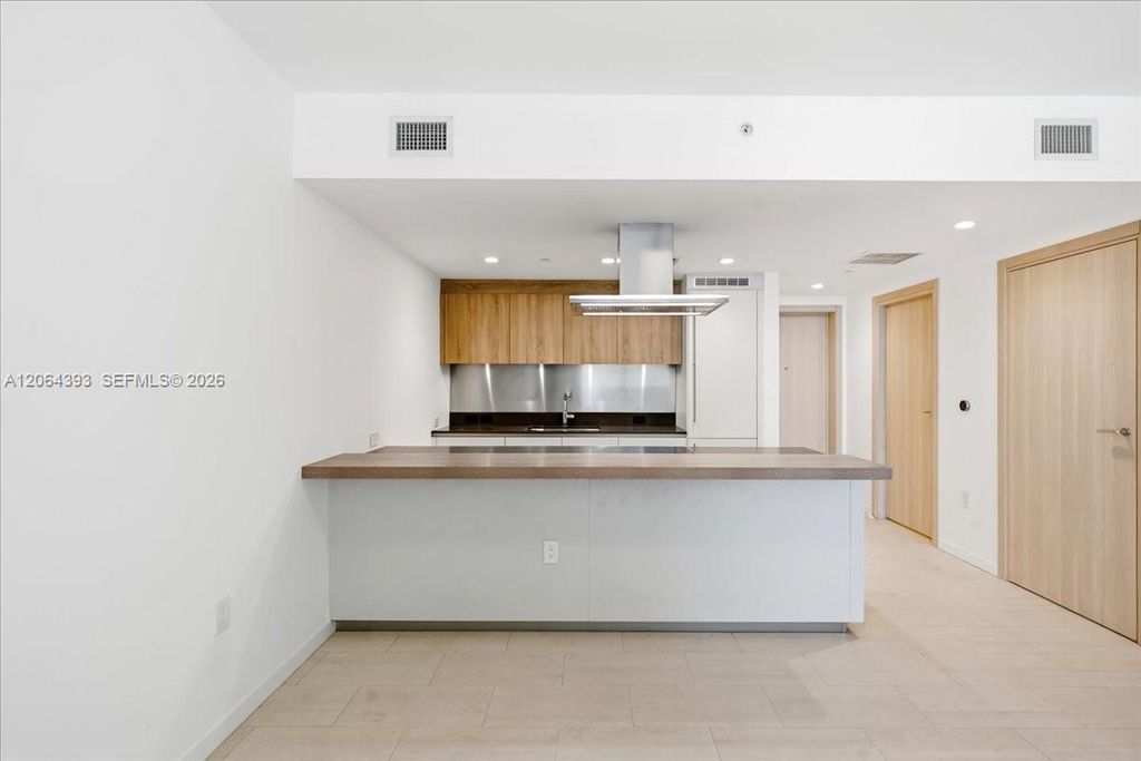 1000 Brickell Plz 3303, Miami, FL 33131