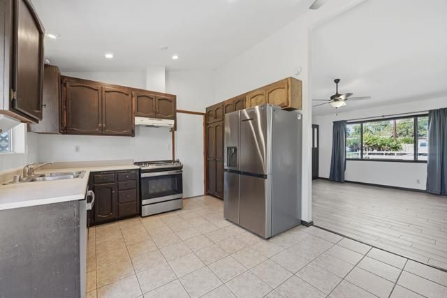 325 Aspero Court, Escondido, CA 92026