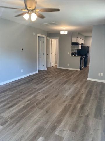 511 Central Ave A, Elgin, TX 78621