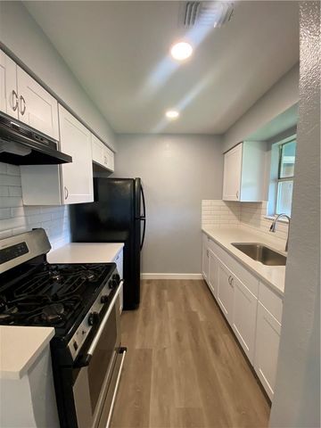 511 Central Ave A, Elgin, TX 78621