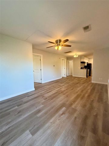 511 Central Ave A, Elgin, TX 78621