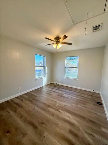 511 Central Ave A, Elgin, TX 78621