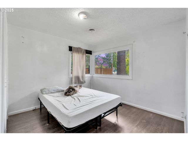 8451 Se BUSH St, Portland, OR 97266