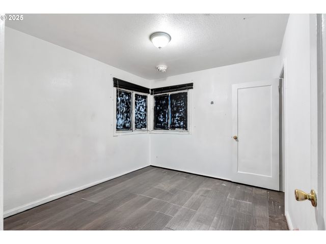 8451 Se BUSH St, Portland, OR 97266