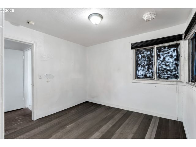 8451 Se BUSH St, Portland, OR 97266