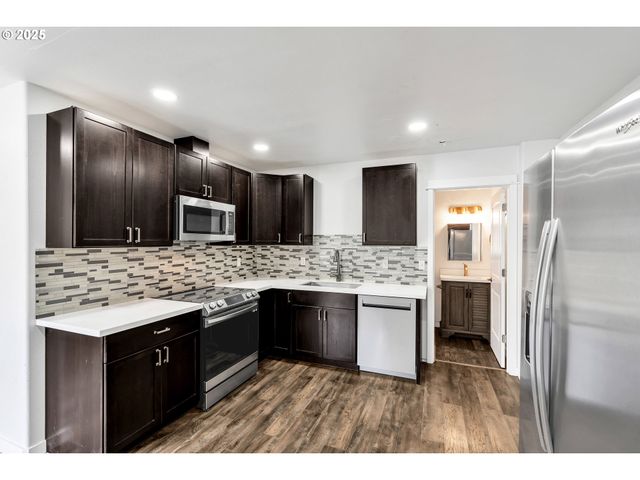 8451 Se BUSH St, Portland, OR 97266