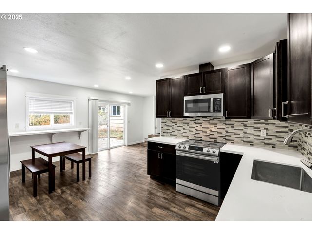 8451 Se BUSH St, Portland, OR 97266