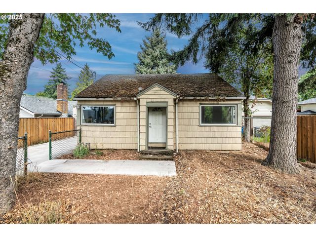 8451 Se BUSH St, Portland, OR 97266