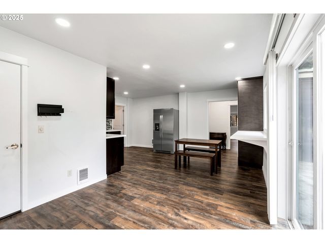 8451 Se BUSH St, Portland, OR 97266