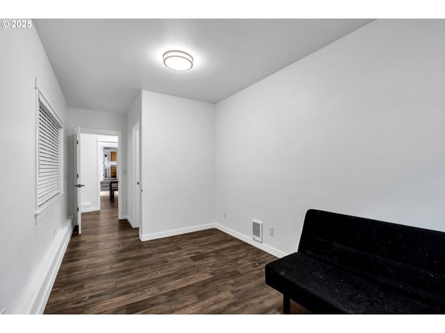 8451 Se BUSH St, Portland, OR 97266