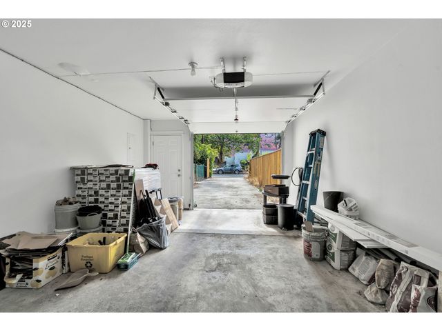 8451 Se BUSH St, Portland, OR 97266