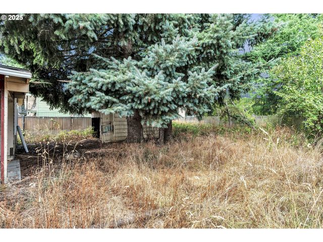 8451 Se BUSH St, Portland, OR 97266