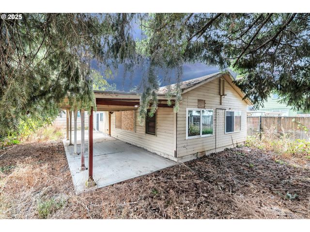 8451 Se BUSH St, Portland, OR 97266