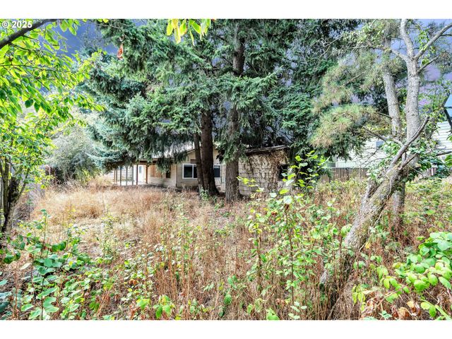 8451 Se BUSH St, Portland, OR 97266