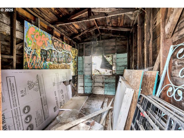 8451 Se BUSH St, Portland, OR 97266