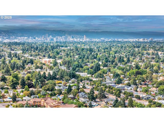 8451 Se BUSH St, Portland, OR 97266