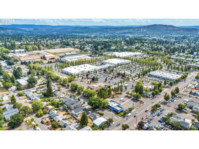 8451 Se BUSH St, Portland, OR 97266