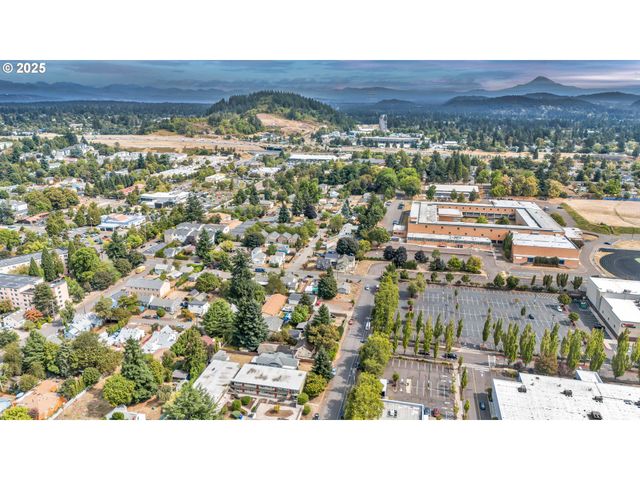 8451 Se BUSH St, Portland, OR 97266