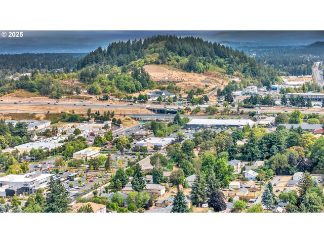 8451 Se BUSH St, Portland, OR 97266