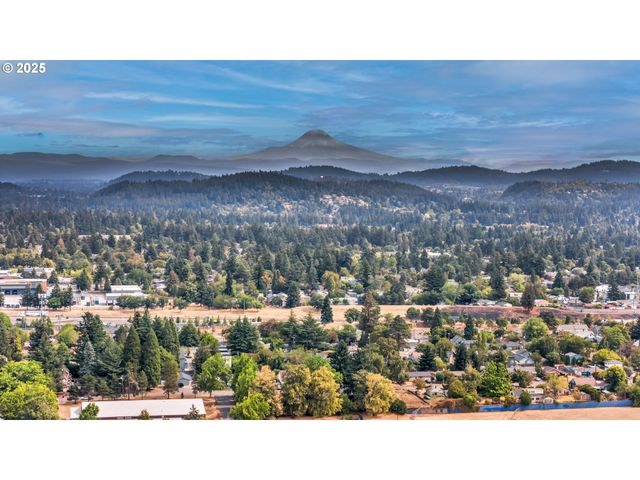 8451 Se BUSH St, Portland, OR 97266