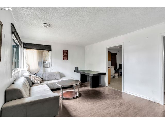 8451 Se BUSH St, Portland, OR 97266