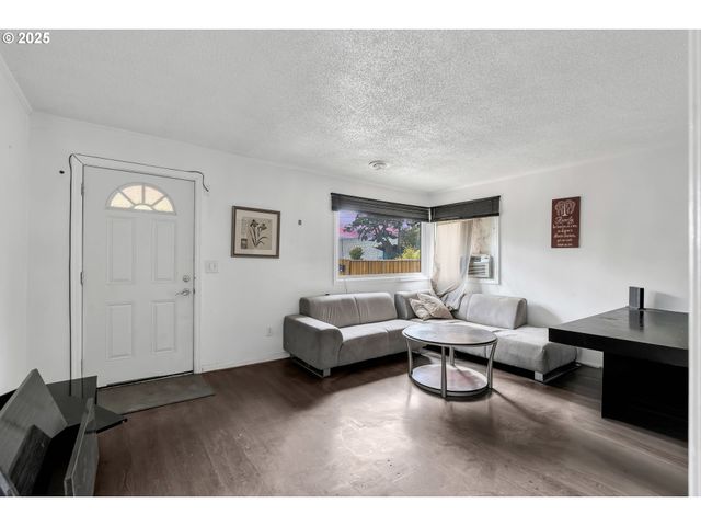 8451 Se BUSH St, Portland, OR 97266