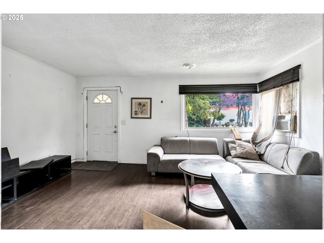 8451 Se BUSH St, Portland, OR 97266