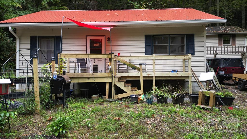 739 Holiday Drive, Hendersonville, NC 28739