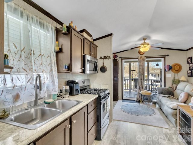 225 Pike Point, Waynesville, NC 28785