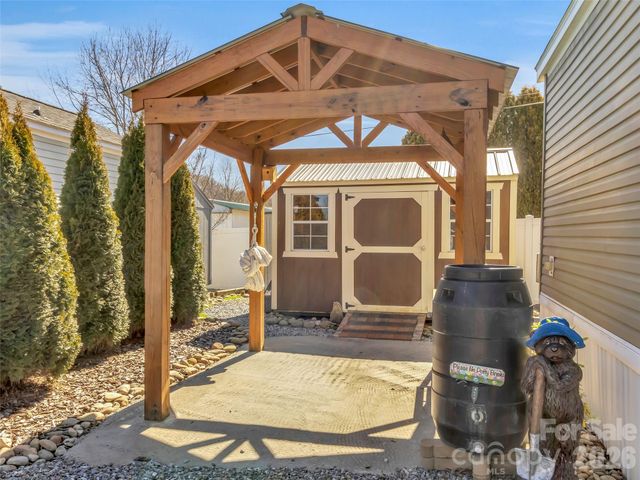 225 Pike Point, Waynesville, NC 28785