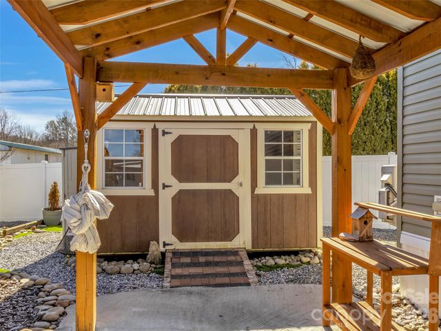 225 Pike Point, Waynesville, NC 28785