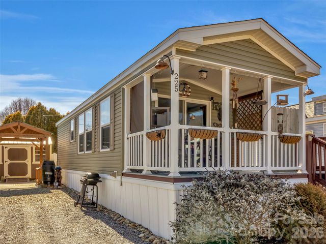 225 Pike Point, Waynesville, NC 28785