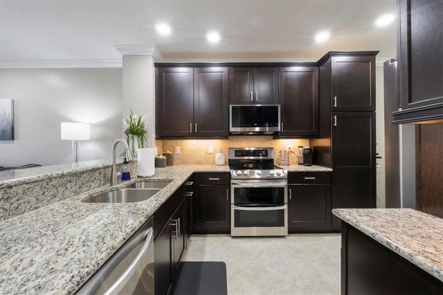 15114 Palmer Lake CIR # 104, Naples, FL 34109