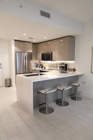 2000 Metropica Way 811, Sunrise, FL 33323